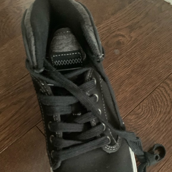 Shoes - Picture 2 of 3